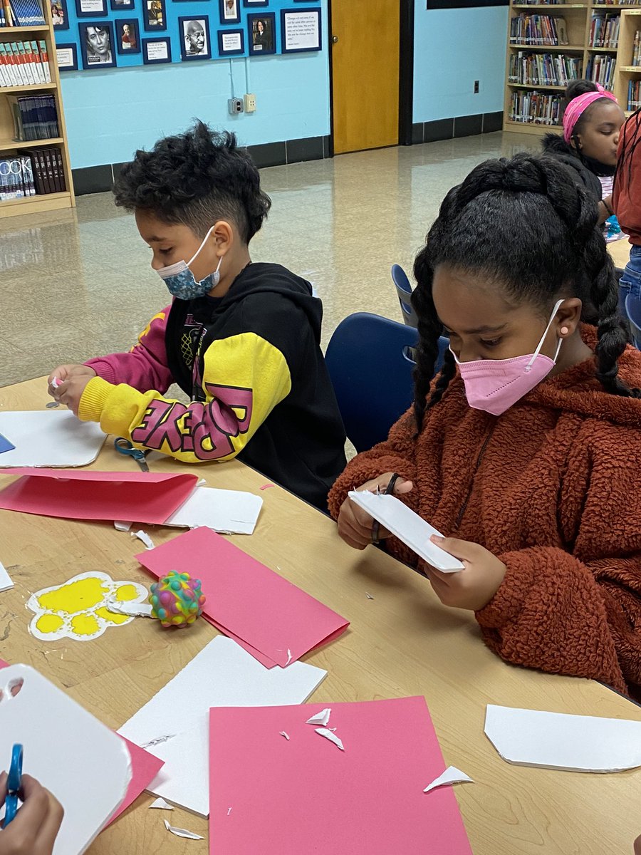 CHES_TAG's tweet photo. HAPPENING NOW @capitolheightse…student led ED CAMPS!!! Our 4th grader teaching students how to make homemade poppers!! #chesrocks #creativity #studentledlearning #CHESTAG4 https://t.co/AsOwZyh5uH