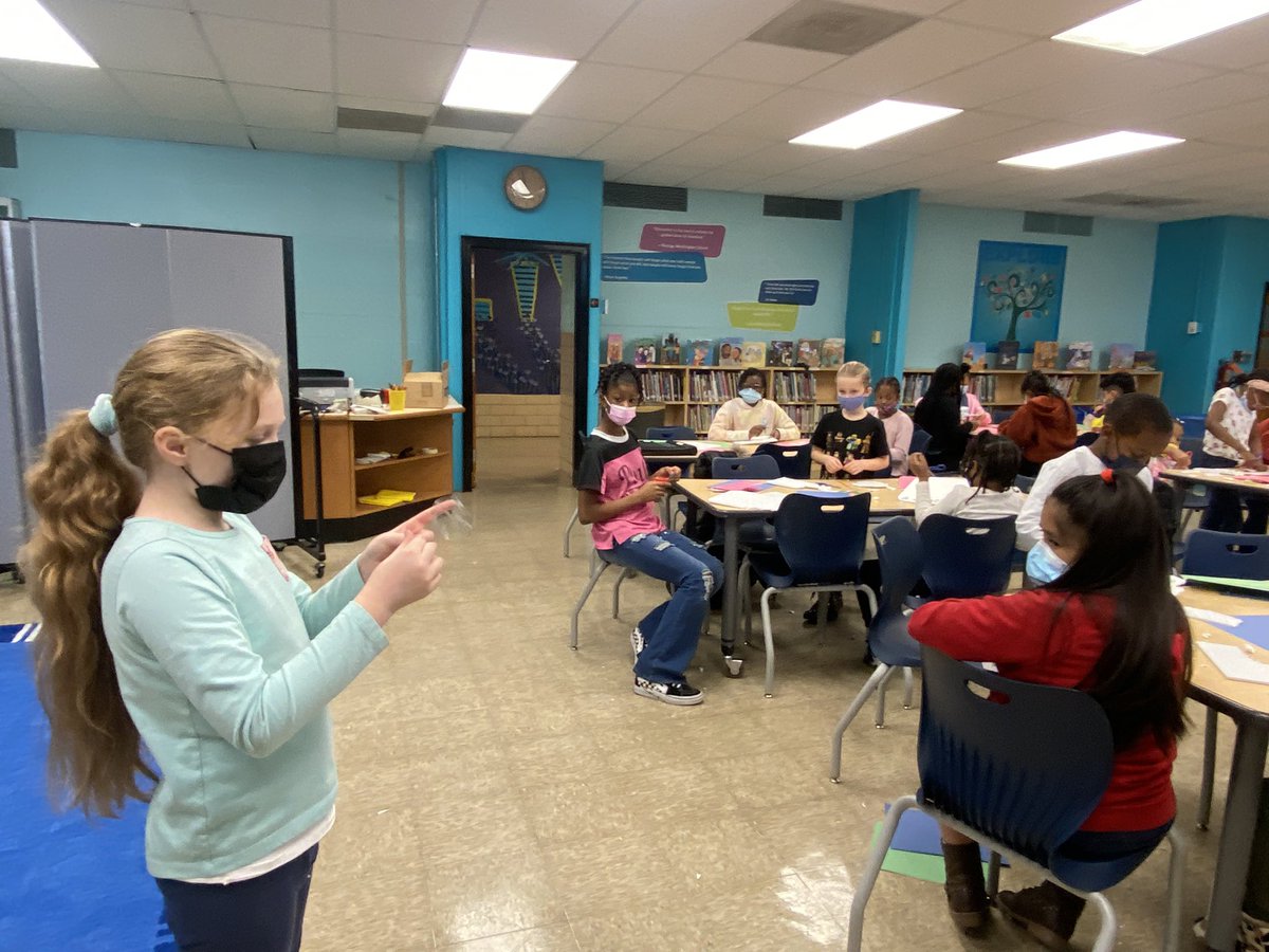 CHES_TAG's tweet photo. HAPPENING NOW @capitolheightse…student led ED CAMPS!!! Our 4th grader teaching students how to make homemade poppers!! #chesrocks #creativity #studentledlearning #CHESTAG4 https://t.co/AsOwZyh5uH