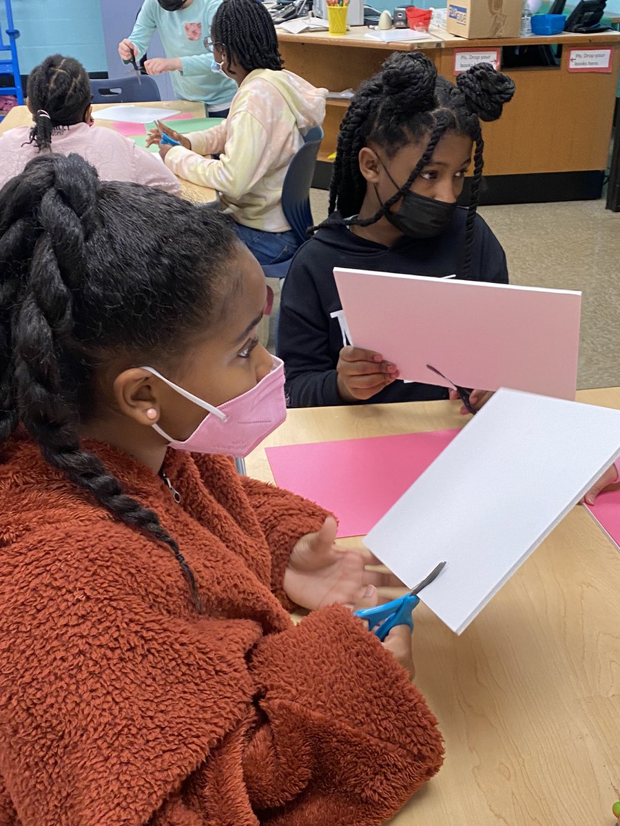 CHES_TAG's tweet photo. HAPPENING NOW @capitolheightse…student led ED CAMPS!!! Our 4th grader teaching students how to make homemade poppers!! #chesrocks #creativity #studentledlearning #CHESTAG4 https://t.co/AsOwZyh5uH
