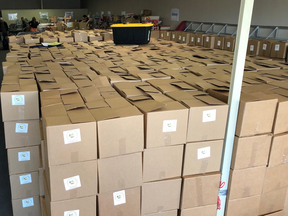 ComResource_Inc's tweet photo. Now more than ever, we're reminded to give thanks for all our blessings. We're grateful for our people who give selflessly of their time to help those who are less fortunate. Special recognition for the @ByronSaundersFn  who is feeding over 6,000 area families this week! https://t.co/HFHlIWzqVV