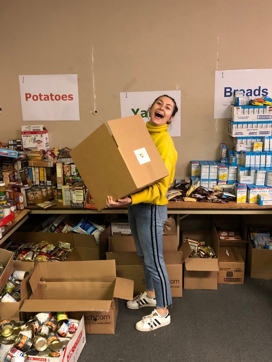 ComResource_Inc's tweet photo. Now more than ever, we're reminded to give thanks for all our blessings. We're grateful for our people who give selflessly of their time to help those who are less fortunate. Special recognition for the @ByronSaundersFn  who is feeding over 6,000 area families this week! https://t.co/HFHlIWzqVV