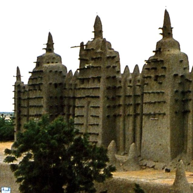 MAEASaMProject's tweet photo. #MAEASAM is recording the world-renowned ancient town of #Djenné-Djeno, #Mali, known for its earthen architecture houses and Great Mosque. Once on the #UNESCO World Heritage list (1988), it is now on the list of endangered sites. Read more https://t.co/hyQKcVYtfh https://t.co/EUxnrP9OaB