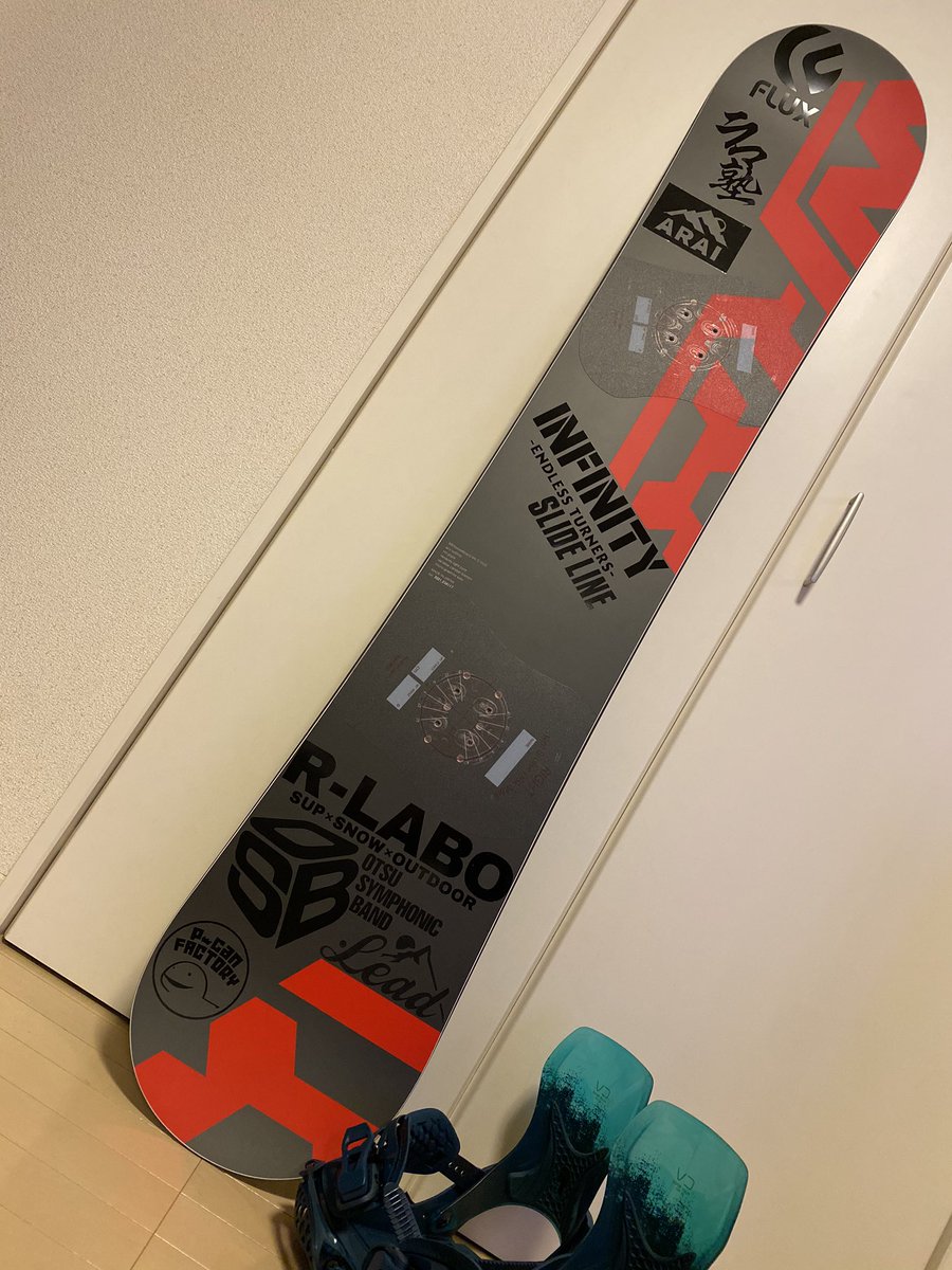 posaune_k's tweet photo. 初ステッカーチューンでけた😳
WRXのシンプルなデザイン好きでそのままのイメージできるだけ残したかったからステッカーはブラックで統一！(｀･ω･´)いぐっちゃんとかのキャラステッカーも貼りたいけどどうしよなぁ🙄

@n_jkf 
#WRXsnowbords
#WRXMks https://t.co/jFgBLrmUSZ