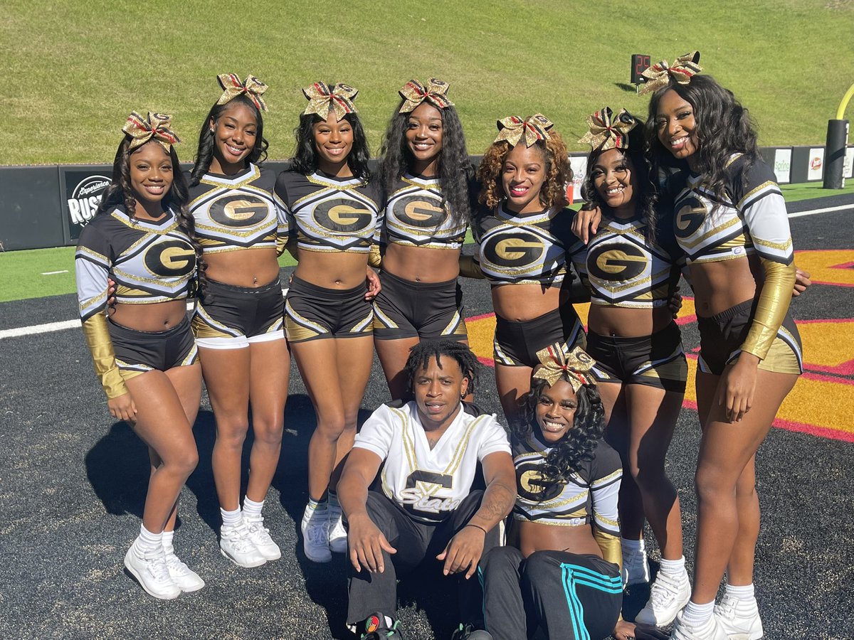 x__Bishop's tweet photo. How it started vs how it’s going 💘#classicweek #worldfame #gsucheer https://t.co/3eU3730eUb