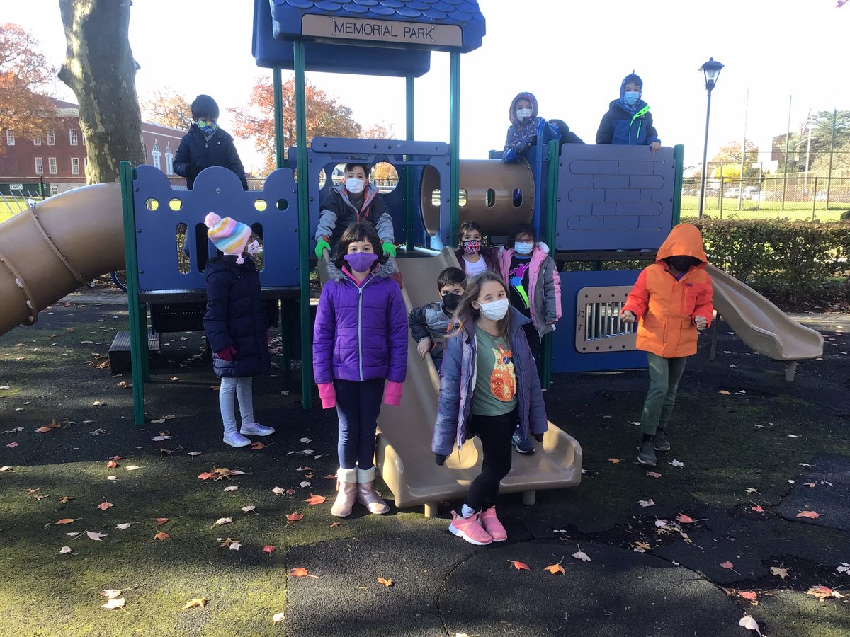 Second graders <a href="/Hampton_Street/">Hampton Street</a> went on a bus and walking tour of their community. They saw all of the Mineola schools, many businesses, parks, a hospital and places where community helpers works and volunteer.