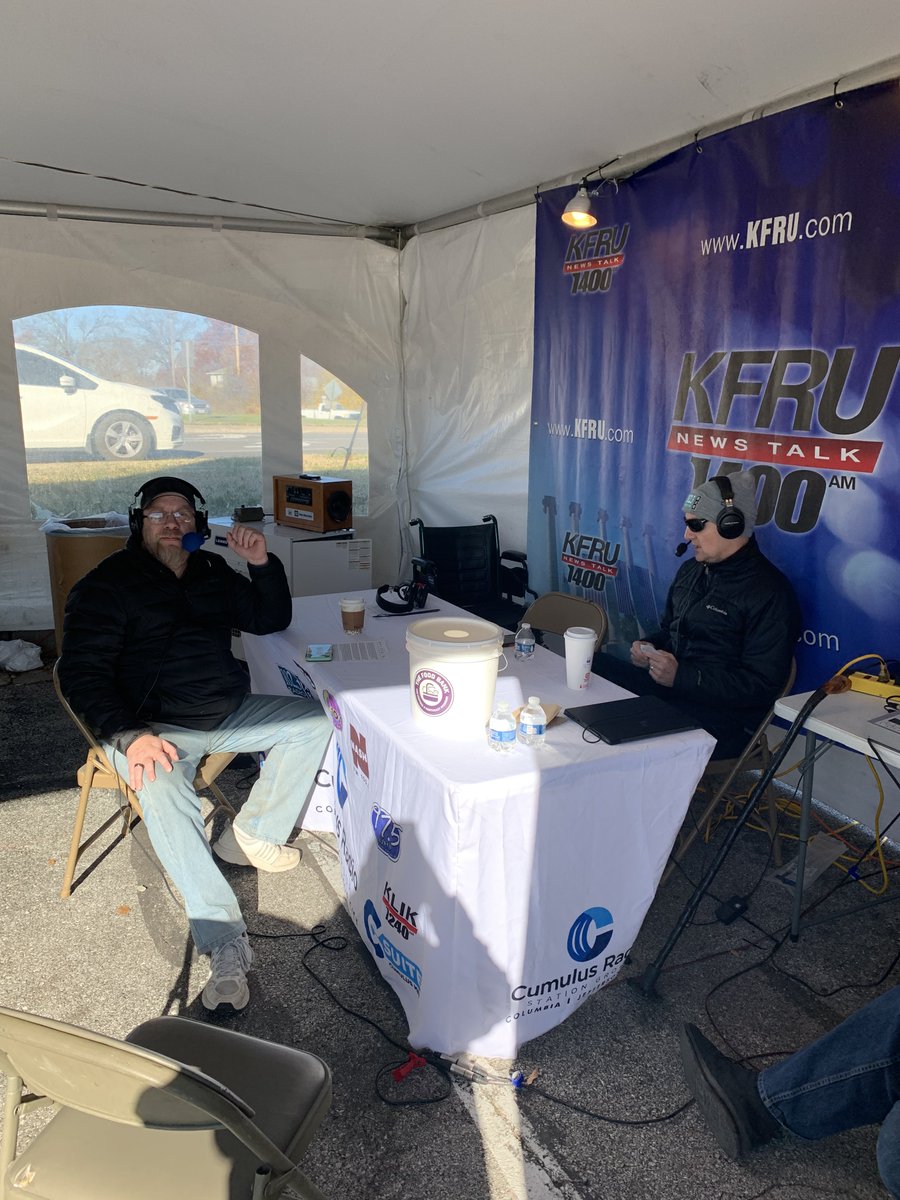 NewstalkKFRU's tweet photo. Simon Rose, David Gaines and some of the wonderful volunteers from @thefoodbankMO at Schnucks on Forum &amp; Stadium for the Partnership Against Hunger. Stop by, say hi and make a donation. We’re here all day #como #pah #partnershipagainsthunger https://t.co/SN5CLON9RL
