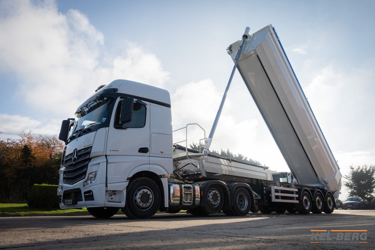Kel_Berg's tweet photo. We had the pleasure of preparing and delivering P & A Transport's latest piece of equipment, a Kel-Berg T100 aluminium aggregate trailer. Thanks to Neil for choosing Kel-Berg, we appreciate your business.
#aggregates #kelberg #edbro #jost #construction #constructionuk #trailers https://t.co/61Op0uBksh