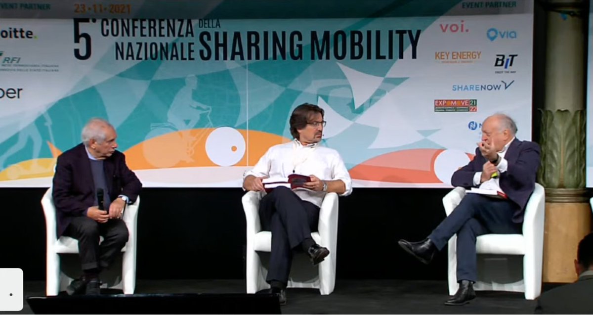 SharingMob's tweet image. 🗣️ Ronchi: il libro ricostruisce un percorso su come si possa arrivare alla città oltre l’auto su ragioni urbanistiche. Ci son riflessioni su come l’automobilizzazione di massa condizioni e indirizzi un certo modello di città.  
#lesscars #sharingmobility2021 @susdefItalia