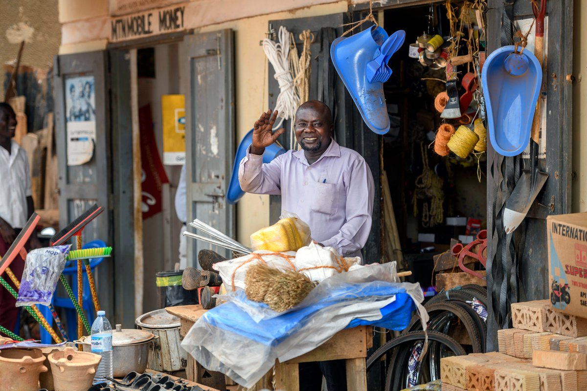 SNV_Water's tweet photo. Lasting &amp; scalable #rural #sanitation change in #Africa is possible. Here's what the evidence says we need:

🔹go area-wide
🔹combine approaches: CLTS + market-based sanitation &amp; financing + governance + long-term hygiene promo
🔹8-10 years to effect sustainable change https://t.co/hib7lFtW31