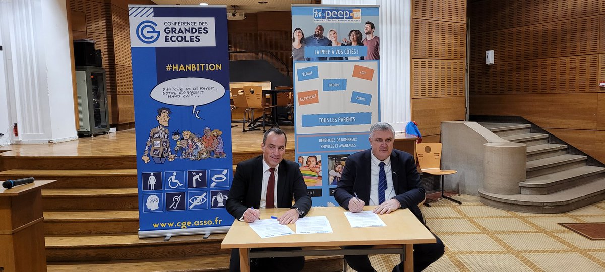 stephrubelles's tweet photo. Une belle signature de convention entre la @ConferenceDesGE et la @FederationPEEP pour encourager la transition secondaire supérieur des lycéens en situation de handicap. https://t.co/0pVZUUsMd8