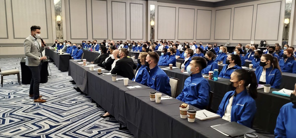 A big welcome to our newest flight attendant trainees! Welcome to United, welcome to the best airline in the history of aviation!