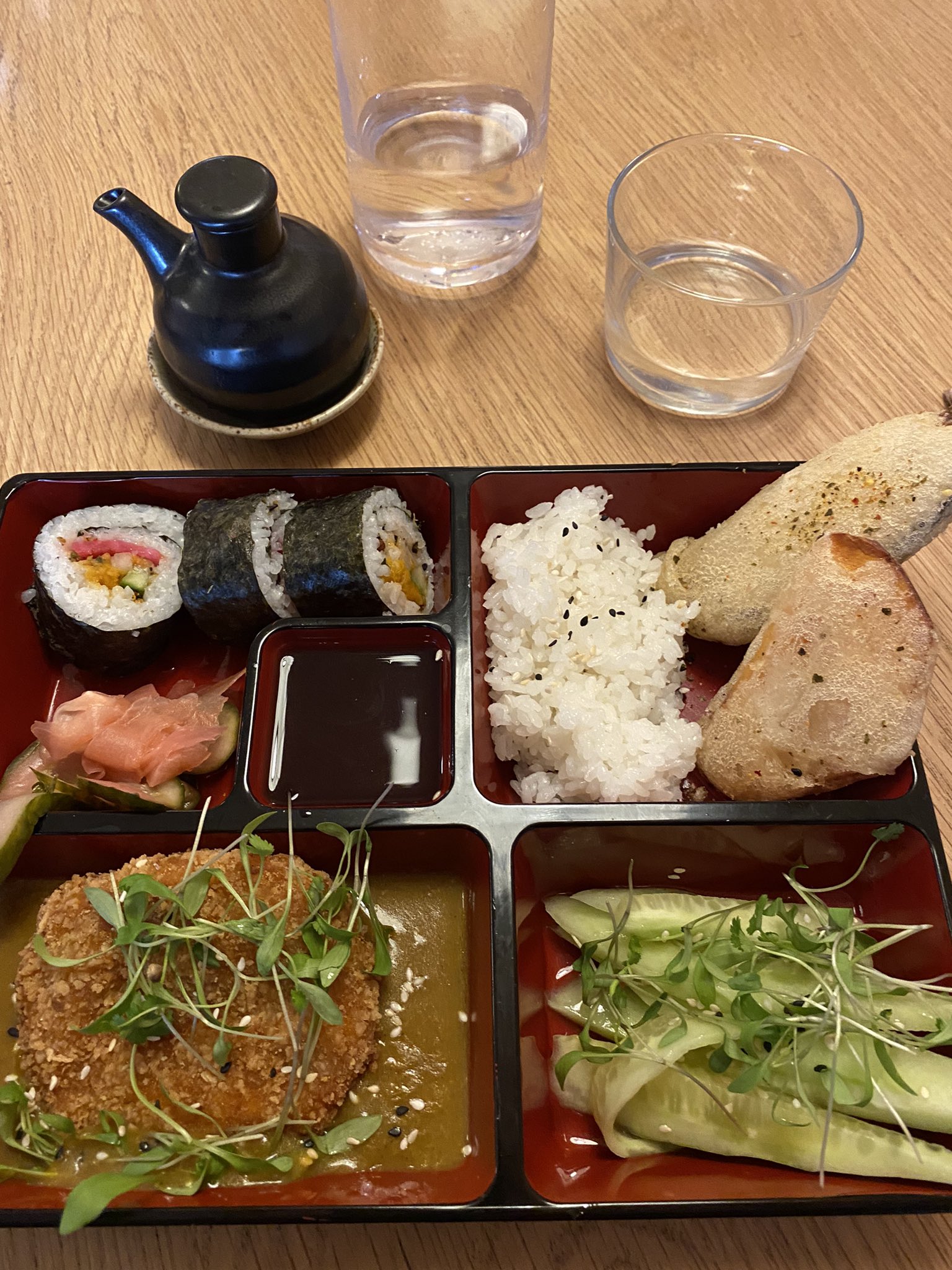 クリケット母 マクロビオティックダイエット 通称マクロビ のお料理を初めて食べました ベジ 玄米 満腹食べても お腹もたれないことを実感 ブライトンの 草木 というレストランです 内装も素敵でした おトイレの石鹸がaesopだった マクロビ