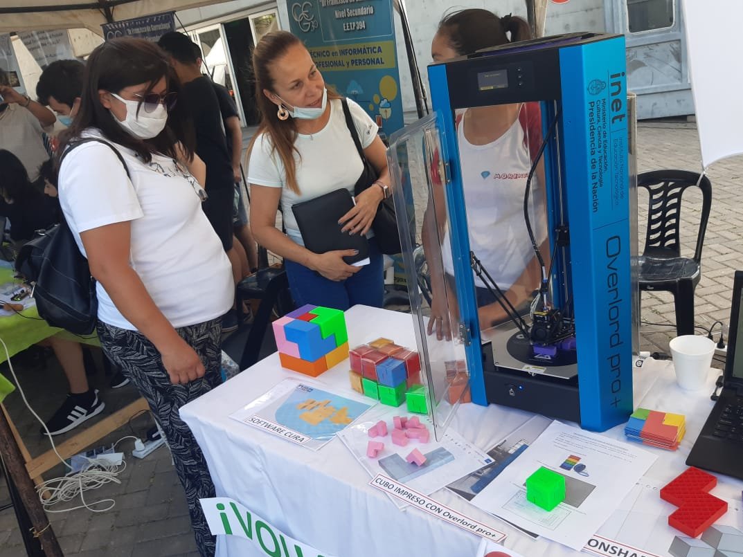 CienciaSantaFe's tweet photo. 🔬🏫 #CienciayEducación | Junto al @MinEducacionSFe, participamos de la EXPO de Escuelas Técnicas y Centros de Formación Profesional.
 
📍 La actividad se realizó en el Acuario del Río Paraná, donde cada escuela técnica presentó el proyecto en el cual están trabajando. https://t.co/2GdiVF9Sse