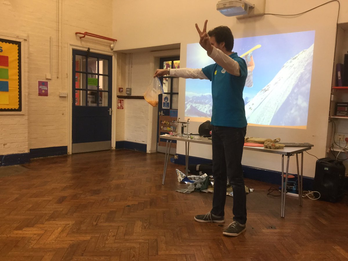 GEPSClass3's tweet photo. We had some super science experiences this afternoon 😃. What a treat it was to have a ‘real’ scientist in school to help us learn about some amazing materials such as nomex and kevlar. https://t.co/GQZ0AoGGfZ