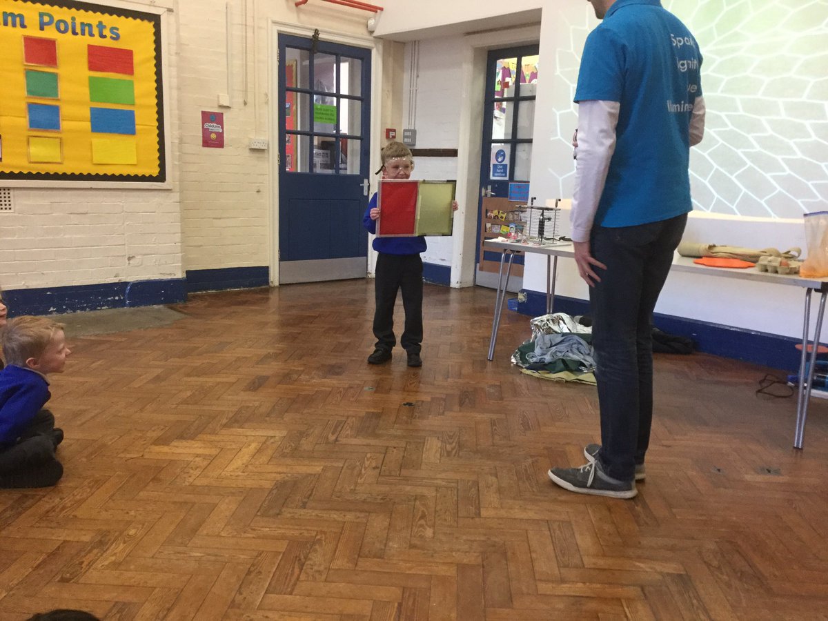 GEPSClass3's tweet photo. We had some super science experiences this afternoon 😃. What a treat it was to have a ‘real’ scientist in school to help us learn about some amazing materials such as nomex and kevlar. https://t.co/GQZ0AoGGfZ