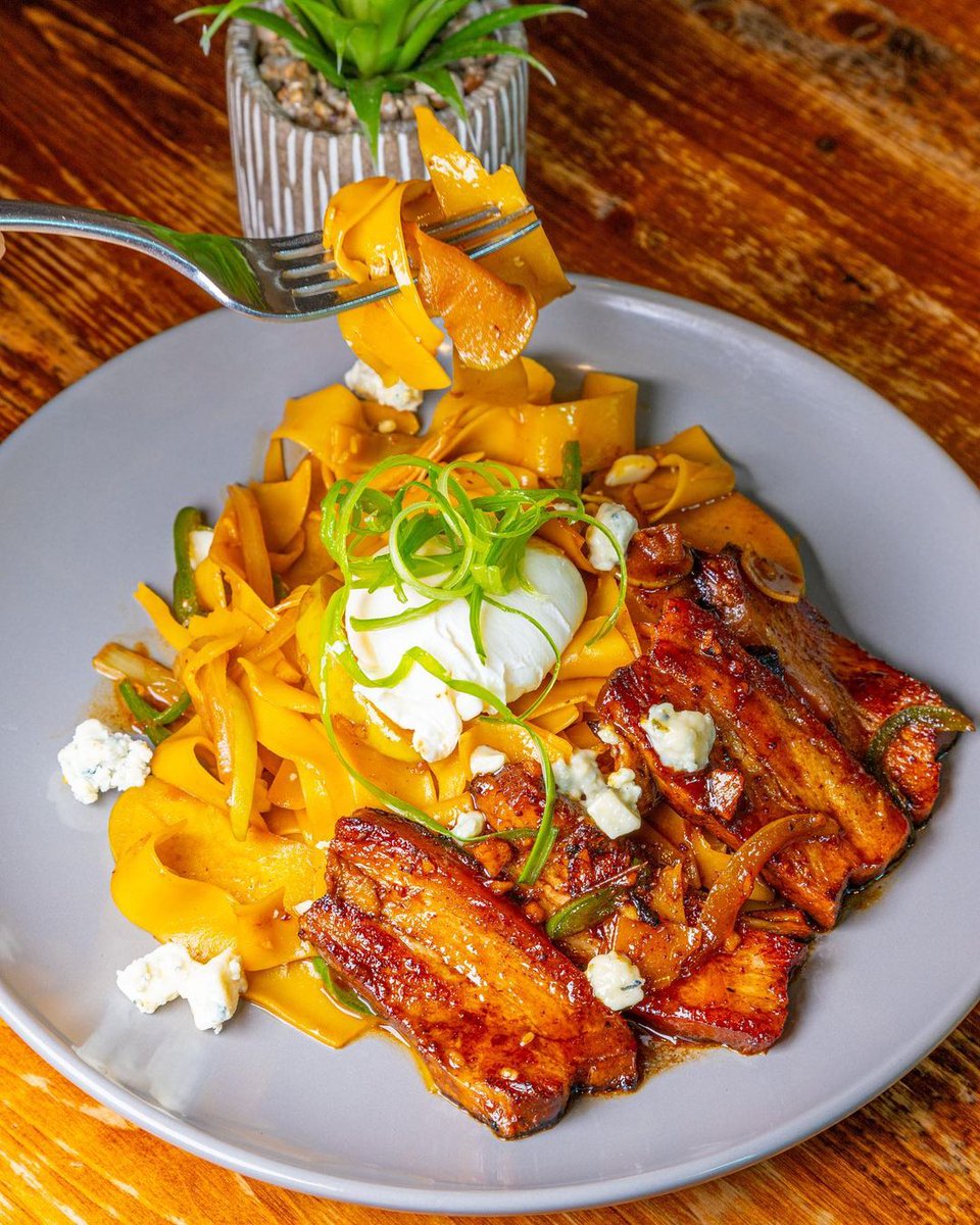 eggshawaii's tweet photo. When it's this delicious, it's great to have options at @Scratch

>> Dine-in &amp; Take-out
Delivery through @bitesquad @doordash @grubhub <<

📸  @scratchkitchenhi
#growlocal #buylocal #cooklocal #eatlocal #supportlocal #localvalues #imuahawaii https://t.co/0u2xqBnDRx