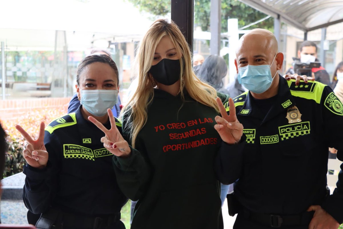 MGABustamante's tweet photo. Estrategia para la protección a la Mujer, Familia y Género #EMFAG. Gracias a @johana_bahamon_ y su fundación #AccionInterna, #SegundasOportunidades por acompañarnos en la actividad "Manifiesto a la Mujer". #PatrullaEnCasa #YoTeCuidoMujer #Línea155 https://t.co/5kit8eg5fQ