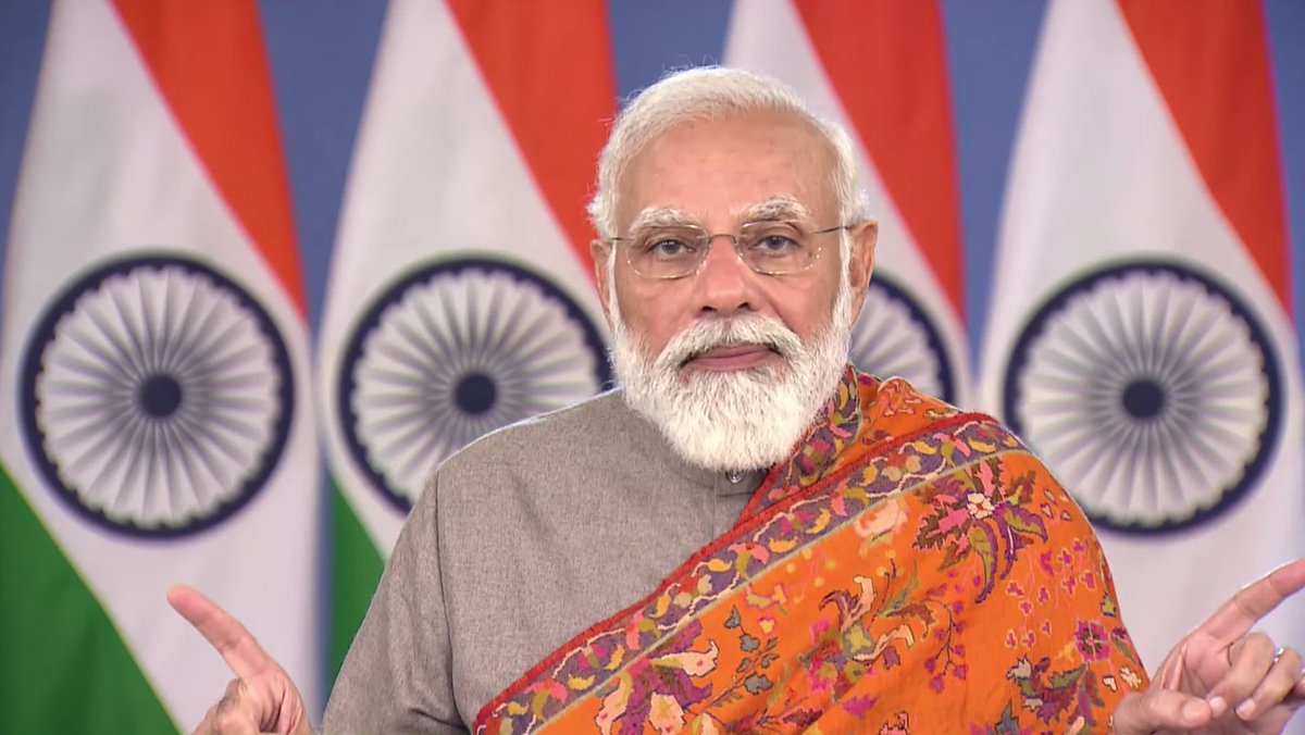 SatnaYuvaManch's tweet photo. प्रधानमंत्री @narendramodi जी,
कृपया जीने दीजिए 🙏
पेट्रोल-डीजल में मामूली (सरकारी सब्सिडी 2.5%) कम कर जनता को दिखावा दिया औऱ अब कपड़ो, सोना चांदी में GST 4-5 % बढ़ाकर उस भरपाई को पूरा करेगी सरकार।
#शादी सीजन में कपड़े गहने से लूटेगी सरकार
#येन केन प्रकारेण आम जनता को ही चूसेंगे https://t.co/gU5uFyhsjn
