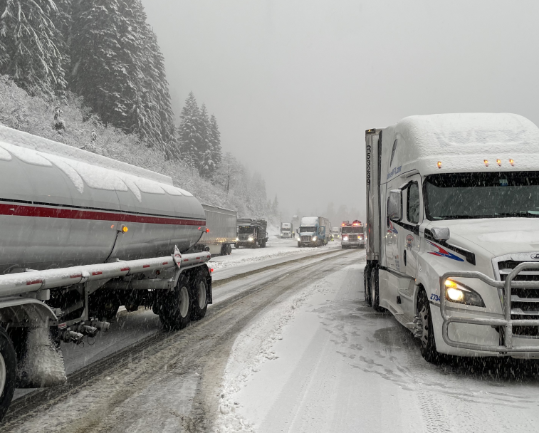Snoqualmie Pass on Twitter "Obey chainup and traction requirements