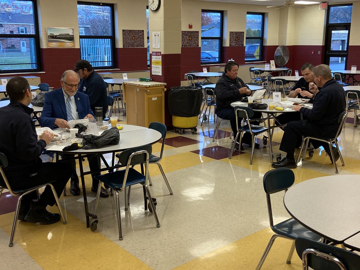WV_Wildcats's tweet photo. Thank you Avon Lake Safety Personnel for all you do for our community. Westview Student Council was happy to host you for breakfast and provide goodie bags this morning. #ALexcellence #westviewpride #AvonLakeFire @AvonLakePolice https://t.co/FEjebXjiwB
