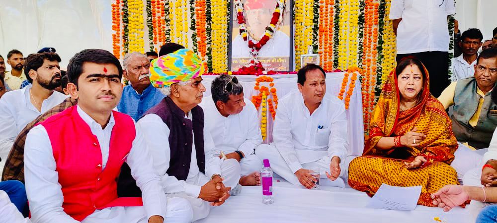 pushkartelibjp's tweet image. आज लसाड़िया में भाजपा की राष्ट्रीय उपाध्यक्ष एवं पूर्व मुख्यमंत्री आदरणीया @VasundharaBJP जी के द्वारा स्वर्गीय विधायक गौतम लाल जी मीणा के शोकाभिव्यक्ति एवं श्रद्दांजलि सभा कार्यक्रम में उपस्थित रहा ।
@Klmeenabjp