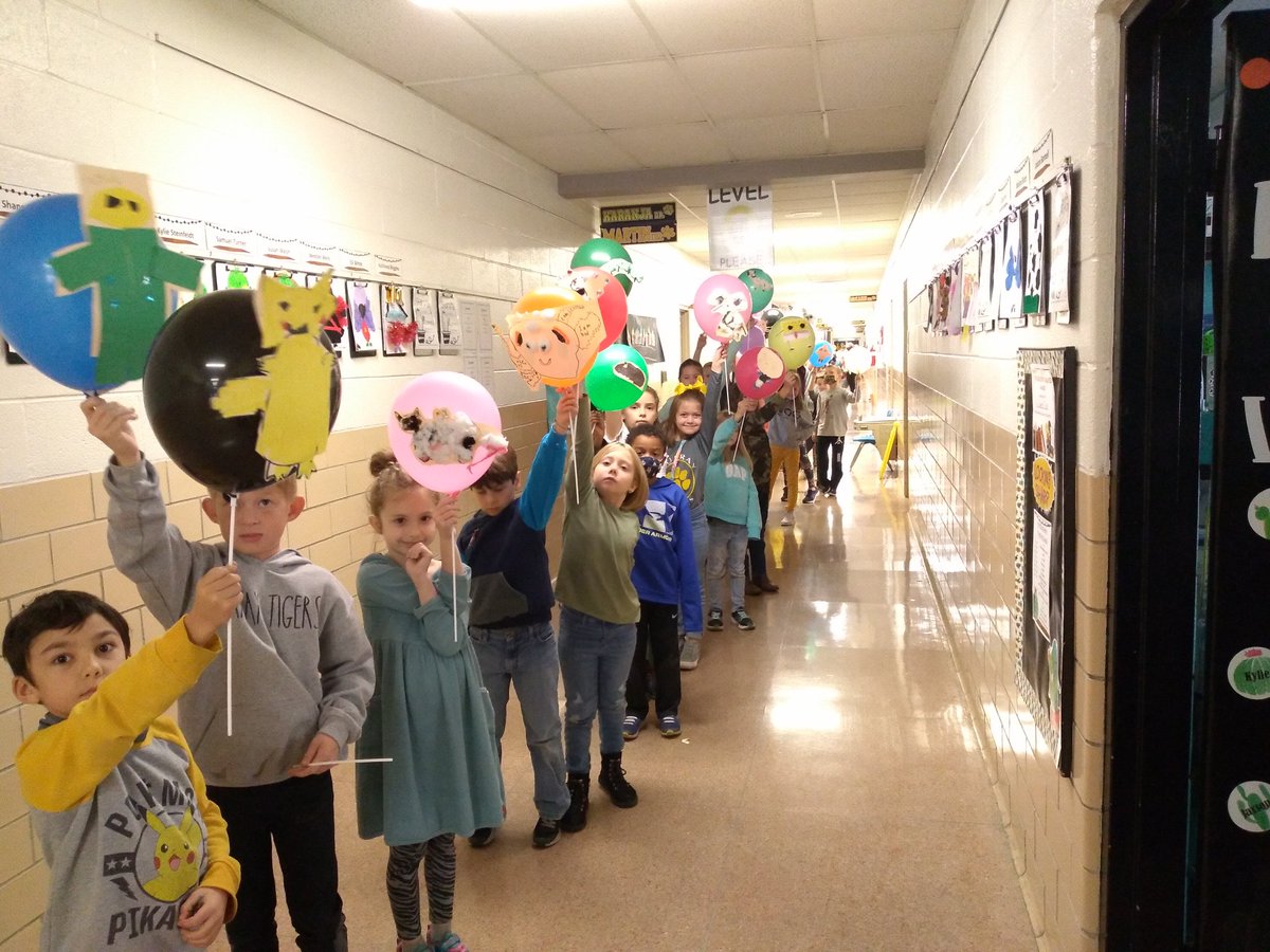 mes2nd's tweet photo. What an amazing day at MES... 2nd grade rocked Balloons over MES... So much creativity and FUN!
#MurraySchools
#MES2nd https://t.co/Y4HqDWaGcm