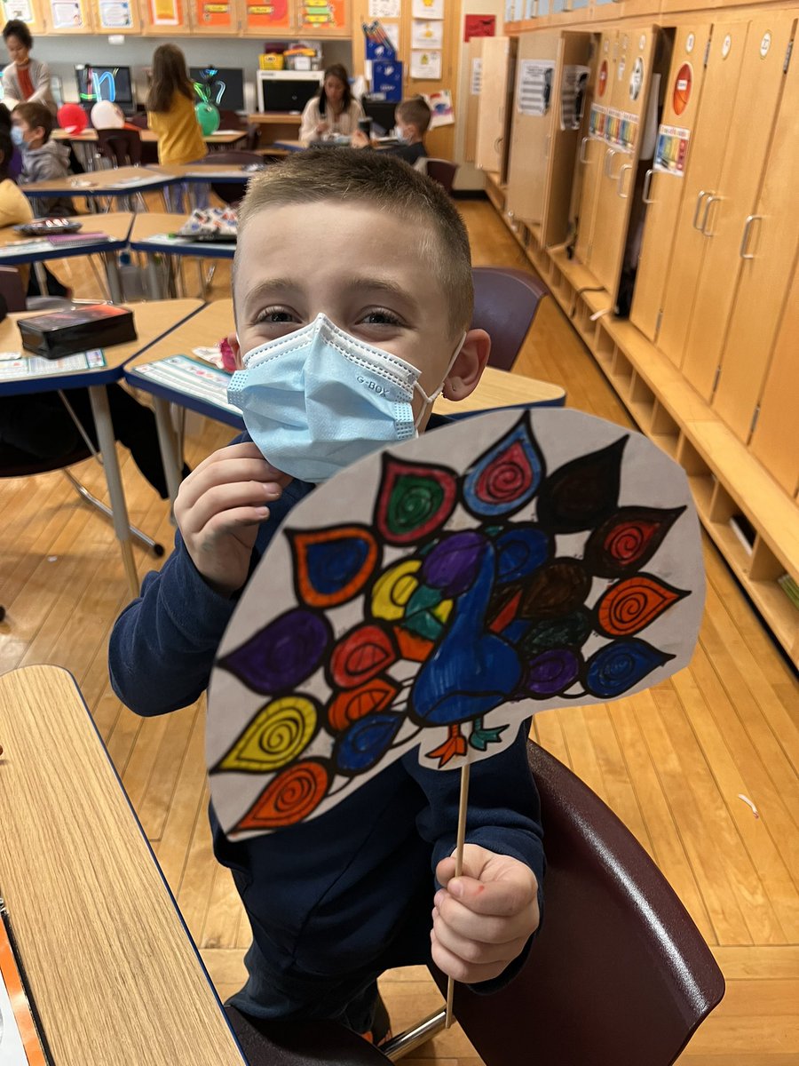 ECSD_Schools's tweet photo. 🎈🦃 Balloons Over Broadway – and the halls of Fassett Elementary!

Everyone’s a New Yorker on Thanksgiving Day, when young and old watch the @Macys #Thanksgiving Day Parade! Second graders read #Balloons over Broadway and made their own to parade in the halls! #GoExpress https://t.co/du7IJ5HBAD
