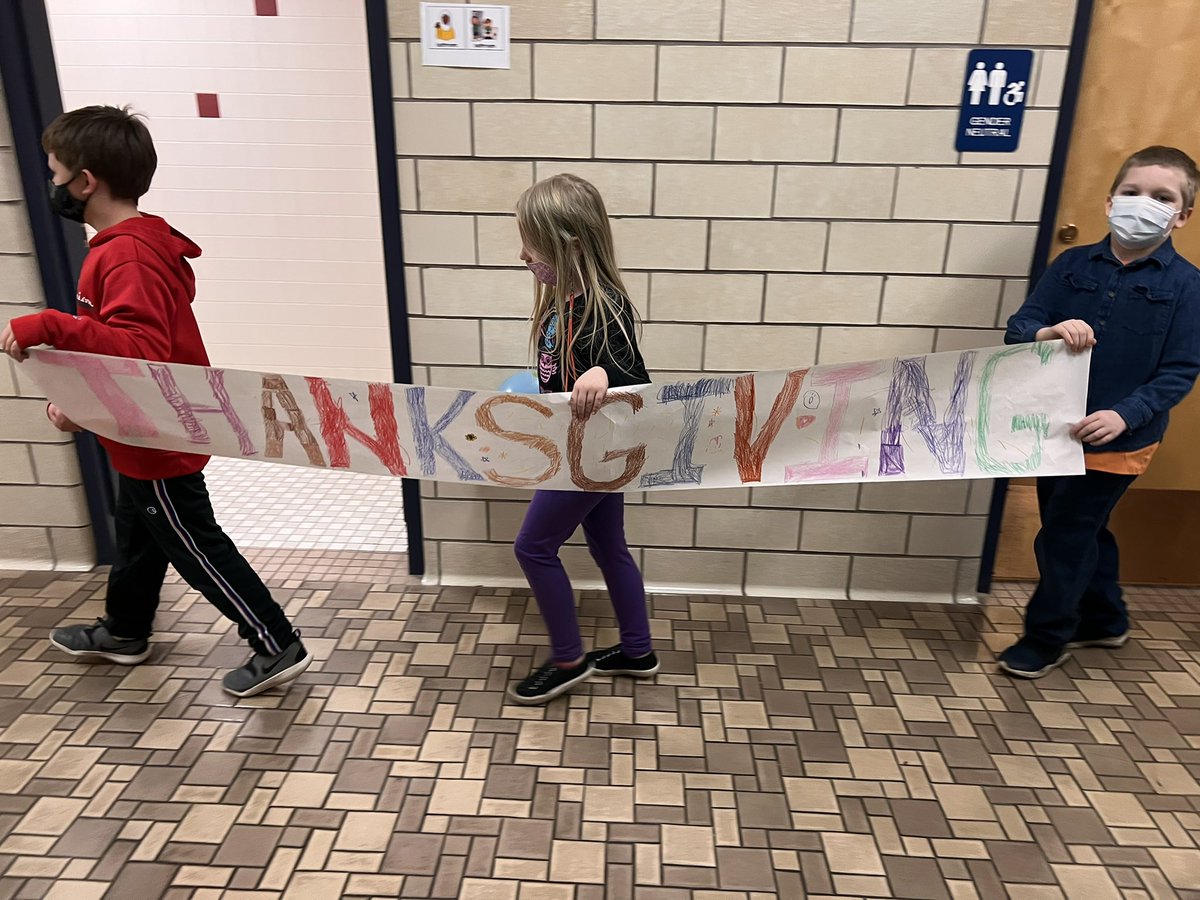 ECSD_Schools's tweet photo. 🎈🦃 Balloons Over Broadway – and the halls of Fassett Elementary!

Everyone’s a New Yorker on Thanksgiving Day, when young and old watch the @Macys #Thanksgiving Day Parade! Second graders read #Balloons over Broadway and made their own to parade in the halls! #GoExpress https://t.co/du7IJ5HBAD