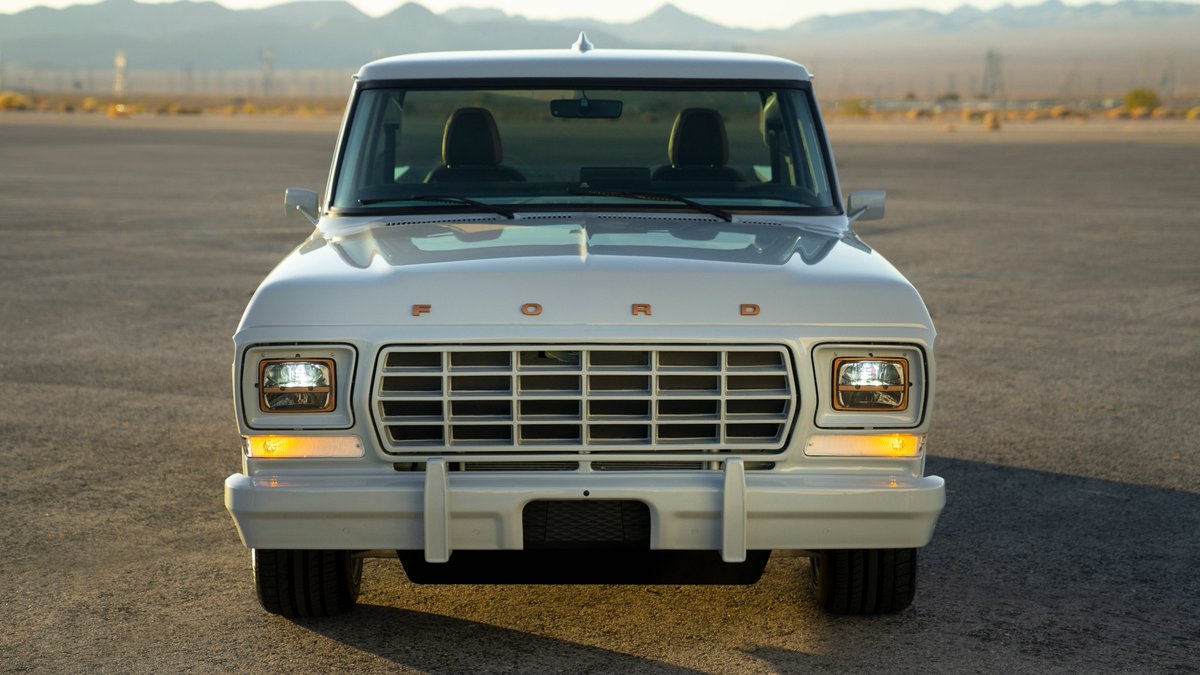 FordRacing's tweet photo. Powered by the #FordPerformance Parts Eluminator electric crate motor, the Ford F-100 Eluminator concept truck is the future of electrified custom vehicles. #FordTrucks https://t.co/plkrJGclmz