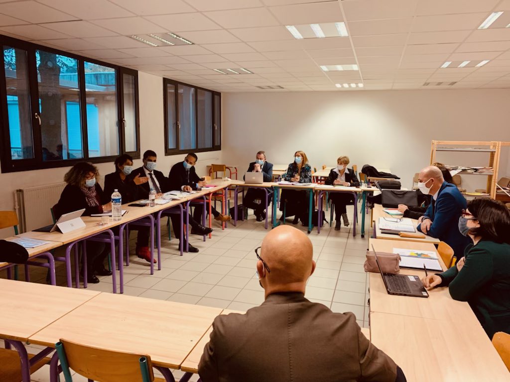 Académie de Grenoble (@acgrenoble) on Twitter photo Grenoble, académie pilote en matière d’école inclusive, pour répondre au plus près des besoins des familles et des établissements. 👧👦🧒
<a href="/acgrenoble/">Académie de Grenoble</a> un territoire 100% #PIAL
#Rencontres #Echanges #EcoleInclusive Grenoble, académie pilote en matière d’école inclusive, pour répondre au plus près des besoins des familles et des établissements. 👧👦🧒
<a href="/acgrenoble/">Académie de Grenoble</a> un territoire 100% #PIAL
#Rencontres #Echanges #EcoleInclusive