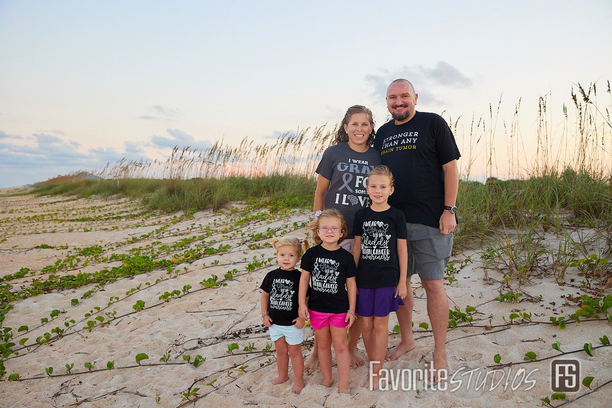 "Cancer has flipped our lives upside down, but life keeps going and doesn’t slow down.” Shortly before his 42nd birthday, Dan was diagnosed with a #glioblastoma brain tumor. Here, his wife Tracy shares their journey and what they’ve learned: cancercommons.org/patient-story/… #btsm