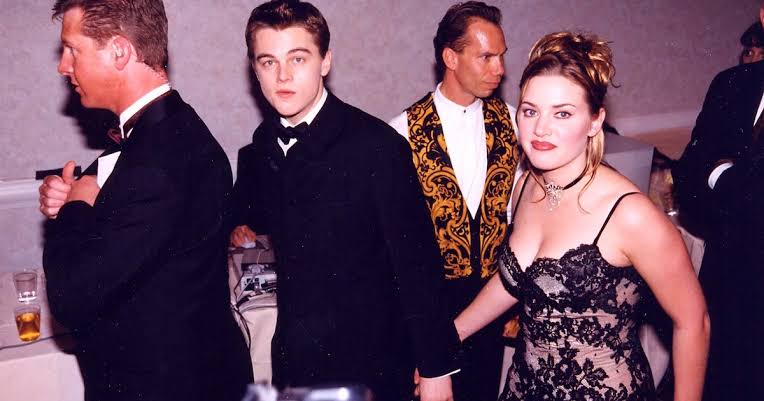 tvnexxt's tweet photo. Leonardo DiCaprio e Kate Winslet no Golden Globe (NBC, 1998) https://t.co/KMUzbb1c49