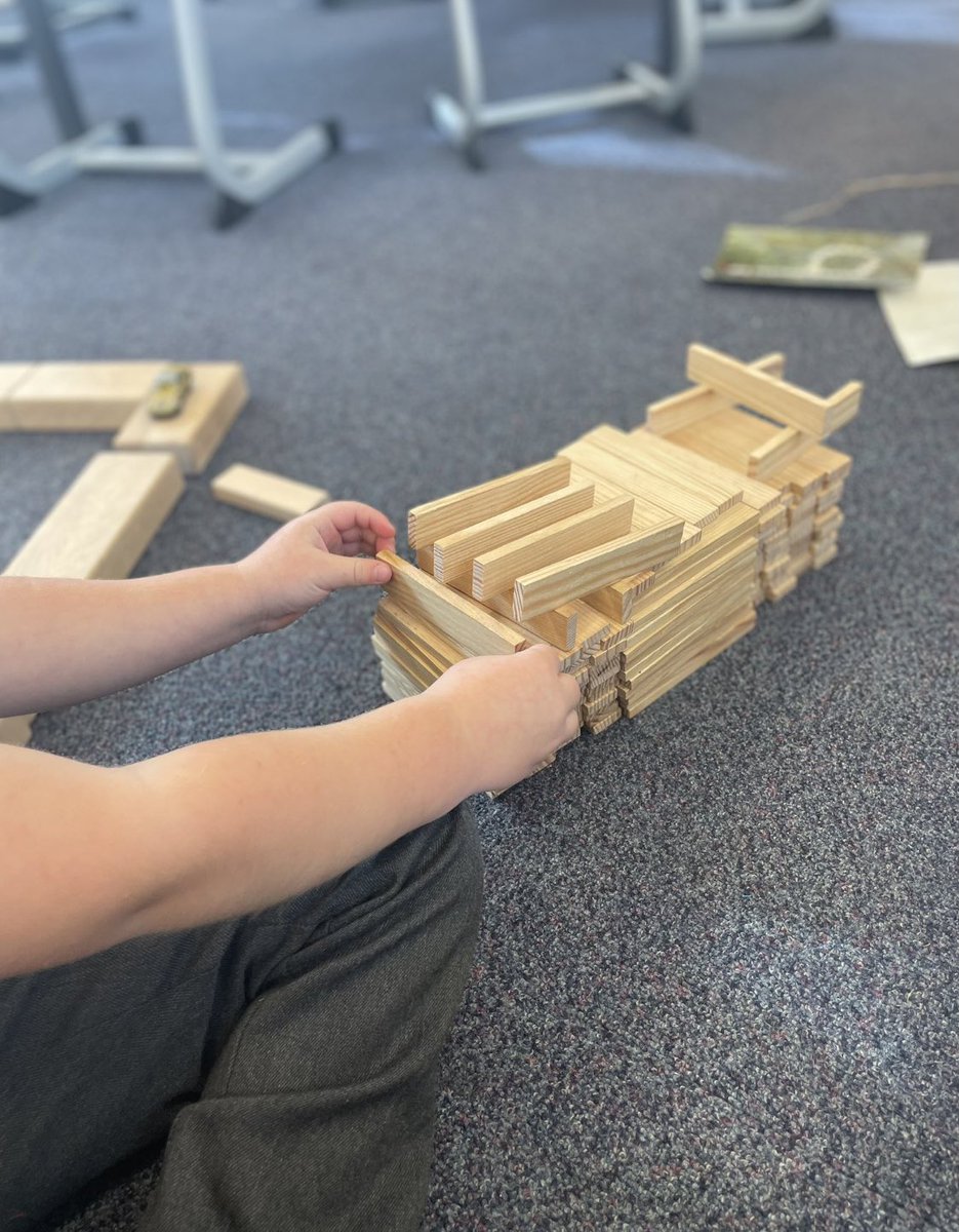 deirdre_grogan's tweet photo. Reflecting on this week so far! 

1. Staff working hard to develop play pedagogy P1
2. Importance of sharing &amp; supporting developments
3. Reflecting on chn as leaders 
4 Planning time to watch the chn’s play
5. Chn as designers and co-researchers 

Photos from @MissConnelly10 https://t.co/Jq37RsX32L