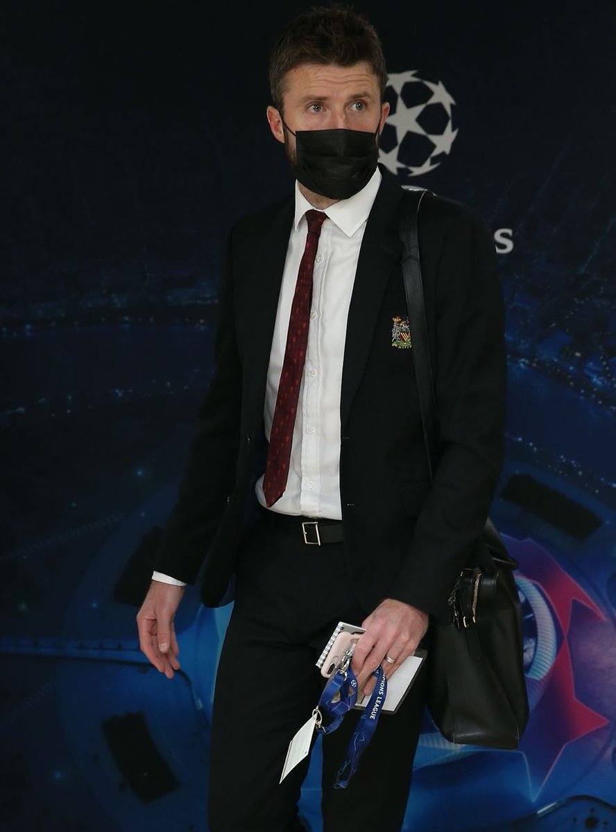 ManUtd's tweet photo. Evening, Michael! 👋

#MUFC | #UCL https://t.co/ZikL0ZKZJI