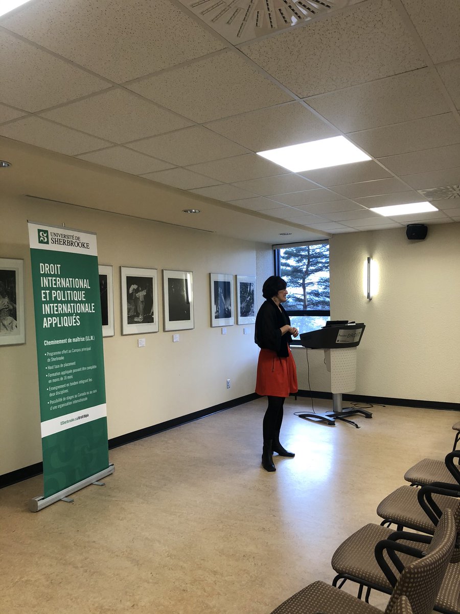 valeriane_thool's tweet photo. Veronique Lamontagne discute avec les étudiants du #DIPIA de diplomatie urbaine. #urbandiplomacy #C40 #investissement #ville #climatechange #societecivile #migrations @MaitriseDIPIA @droitUdeS https://t.co/KmmGaLmW4f