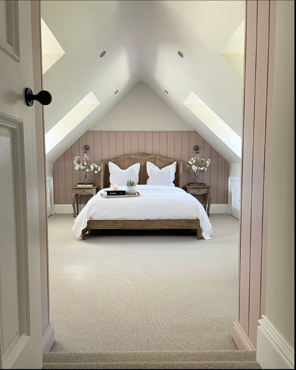 Guest bedroom goals 🙌

Our Malabar Two-Fold carpet is a dream in this rustic country room, pairing perfectly with the dusty pink panelling behind.

Don’t forget to book your free home consultation via the link.
thecarpetgiant.co.uk

📸: cormarcarpets on Instagram