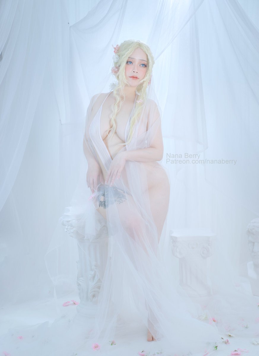 Last week to claim Aphrodite. Without a doubt a fine addition to your Nana collection! https://t.co/AcsiKblNnx