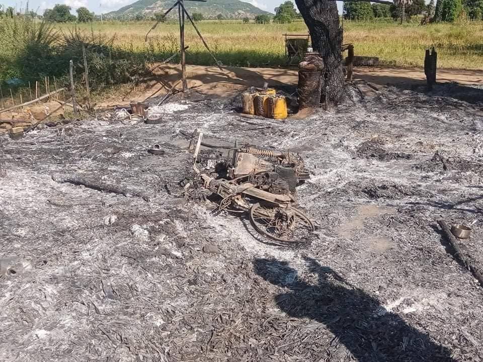 Bay_Lay_88's tweet photo. TerroristsSAC Raided Palin, Zeekyun, ThapyaypinSu, Kinethaw, Thetkalkyin #Monywa Tsp, #Sagaing, Ransacked &amp; Burned Down 2 PDF camps,4 motorcycles &amp; 70lakhs worth of properties.Injuring some PDF. LEGALIZATION OF NUG #Nov23Coup    #WhatsHappeningInMyanmar https://t.co/SnqGUYiMR0