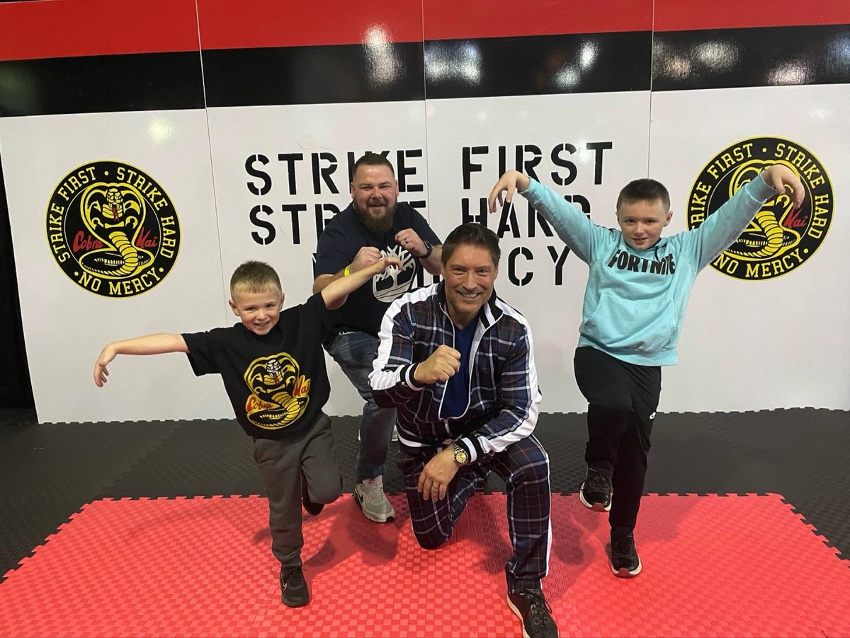 Johnlloyd666's tweet photo. Having comic con blues roll on 2022 @seankanan was a absolute blast. Me and my nephews absolutely loved meeting you. #strikefirst #strikehard #NoMercy #karatekid #cobra https://t.co/VOiRqRQIbI
