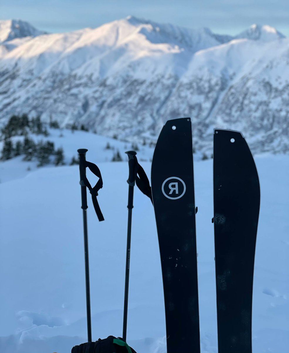 Looking to get your hands on a splitboard this season? 🏔️ We've got a couple Ride Split Pigs left at our Glebe shop for those who hurry in!