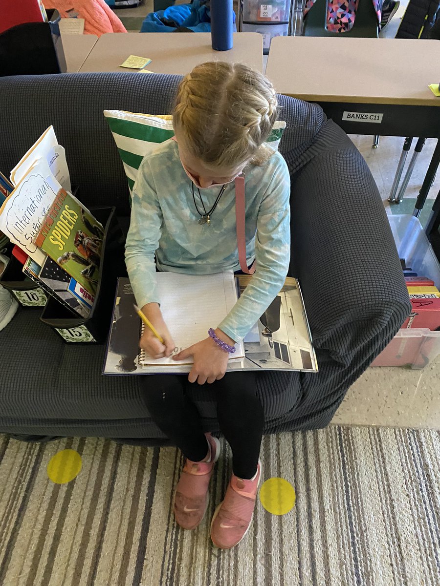 MissR_Duello's tweet photo. Got to go back to my roots today and teach third graders during my favorite subject… reading!! These readers in @mrsb_DUE class were learning how to use pop-out sentences to create a main idea 🤩 https://t.co/lN0nbLrb1b