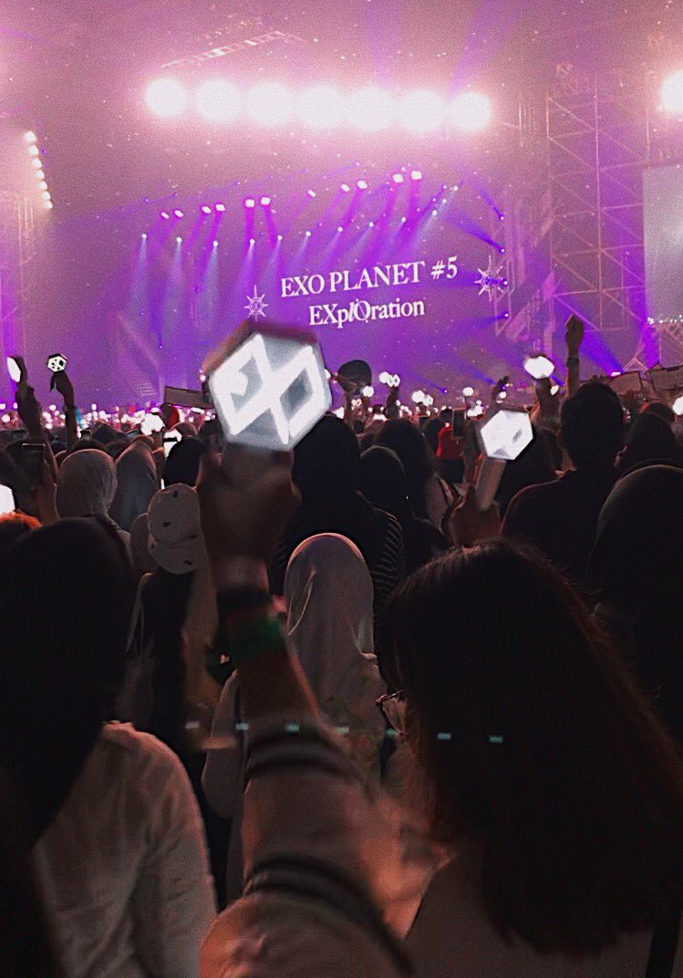 lowkeyLoeyKai's tweet photo. throwin’ it back to 23 November 2019, the day of #EXplOrationinJKT. man can’t believe it has been 2 years!
hoping for exo’s ot9 concert in 2025, pretty please?🥺 @weareoneEXO https://t.co/VorCp5UYON