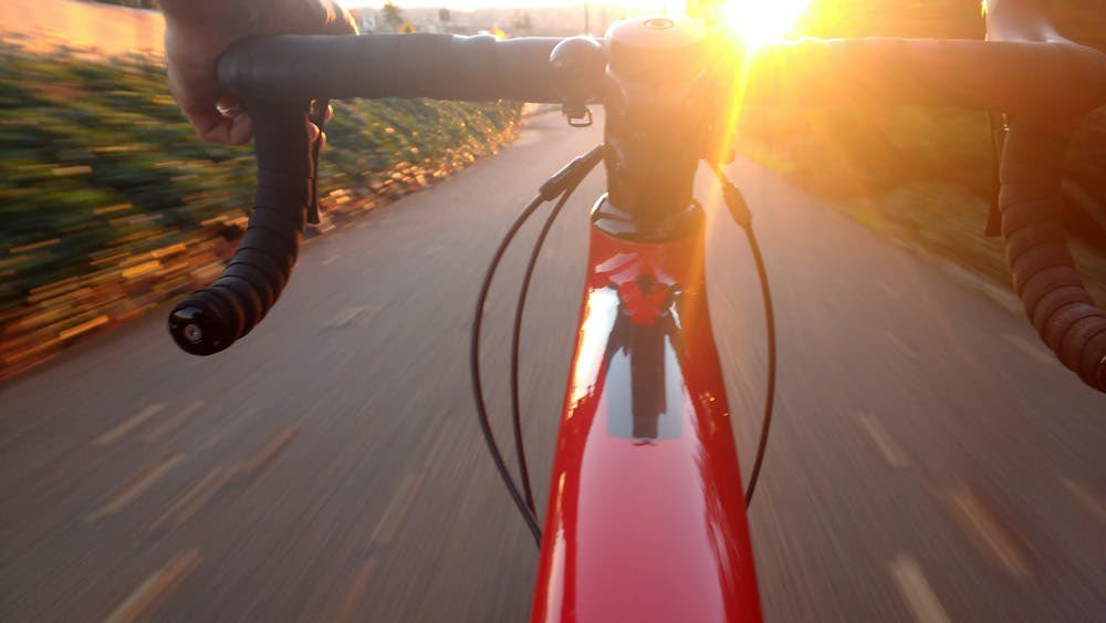 « Faire une demi-heure de #vélo par jour permettrait de diminuer par deux le #risque de #maladie cardio-vasculaire » 

L’Équipe.