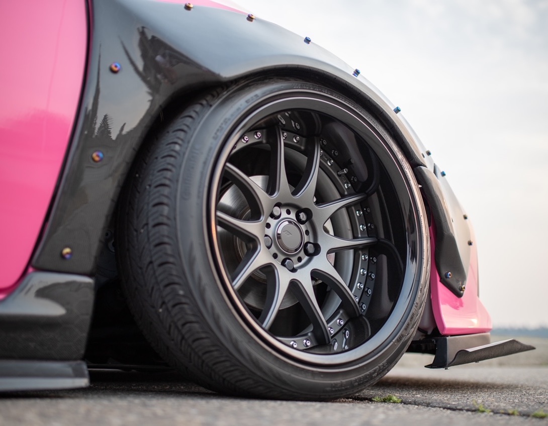 HondaCanada's tweet photo. Liam from Alberta has certainly made his 2018 Civic Hatch stand out from the rest.
#tunertuesday #FK7 #widebody #carbon https://t.co/lD6yE8SEUq
