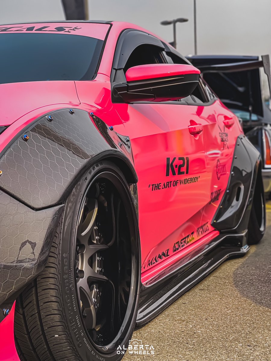 HondaCanada's tweet photo. Liam from Alberta has certainly made his 2018 Civic Hatch stand out from the rest.
#tunertuesday #FK7 #widebody #carbon https://t.co/lD6yE8SEUq