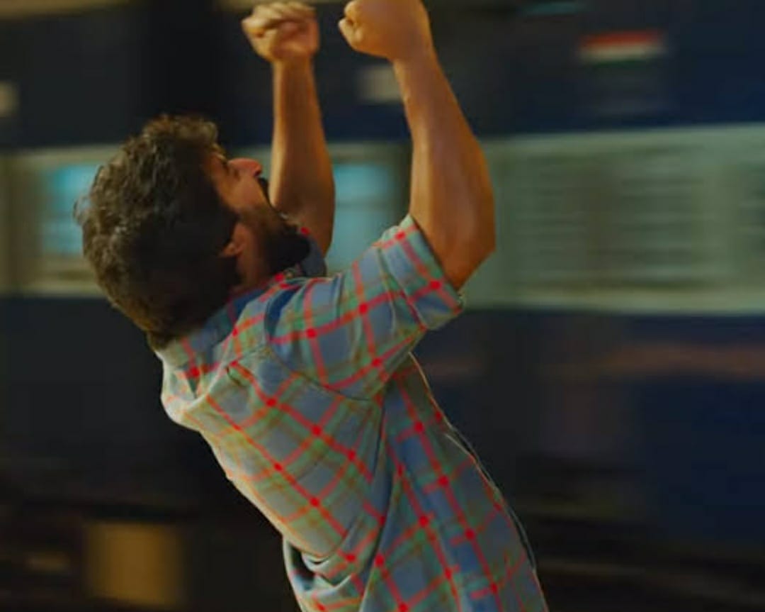 FilmyBowl's tweet photo. Who did this Shot Perfectly ?

ReTweet - #Nani

LIKE - #ShahidKapoor 

#Jersey #JerseyTrailer #FilmyBowl 

Follow @SatishKTweets &amp; @FilmyBowl https://t.co/eBC699SUUg