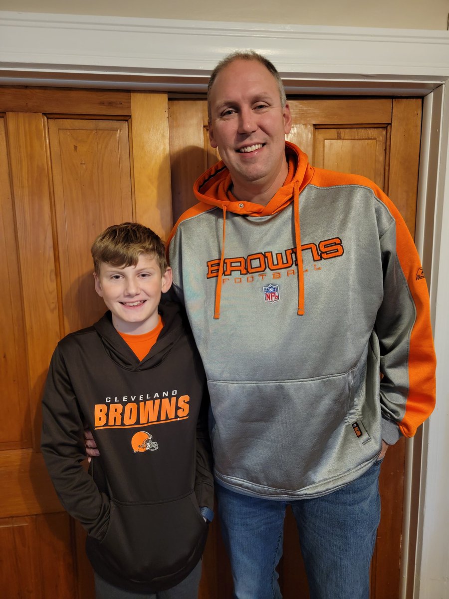 davepep's tweet image. Little ❌an grabbed this hoodie for Favorite Team Day at school instead of Ohio State/❌ichigan. The indoctrination is co❌plete 😁 #browns