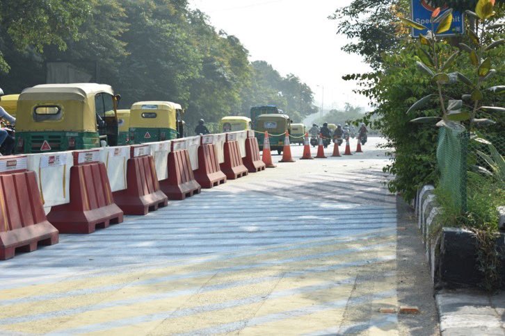 piyushtewarii's tweet photo. The #tacticalurbanismtrial re-envisions the journey of a pedestrian at the intersection that sees heavy footfall as well as motorised traffic at peak hours. #Rajghat #zerofatalitycorridor https://t.co/IwOuEfRsiR