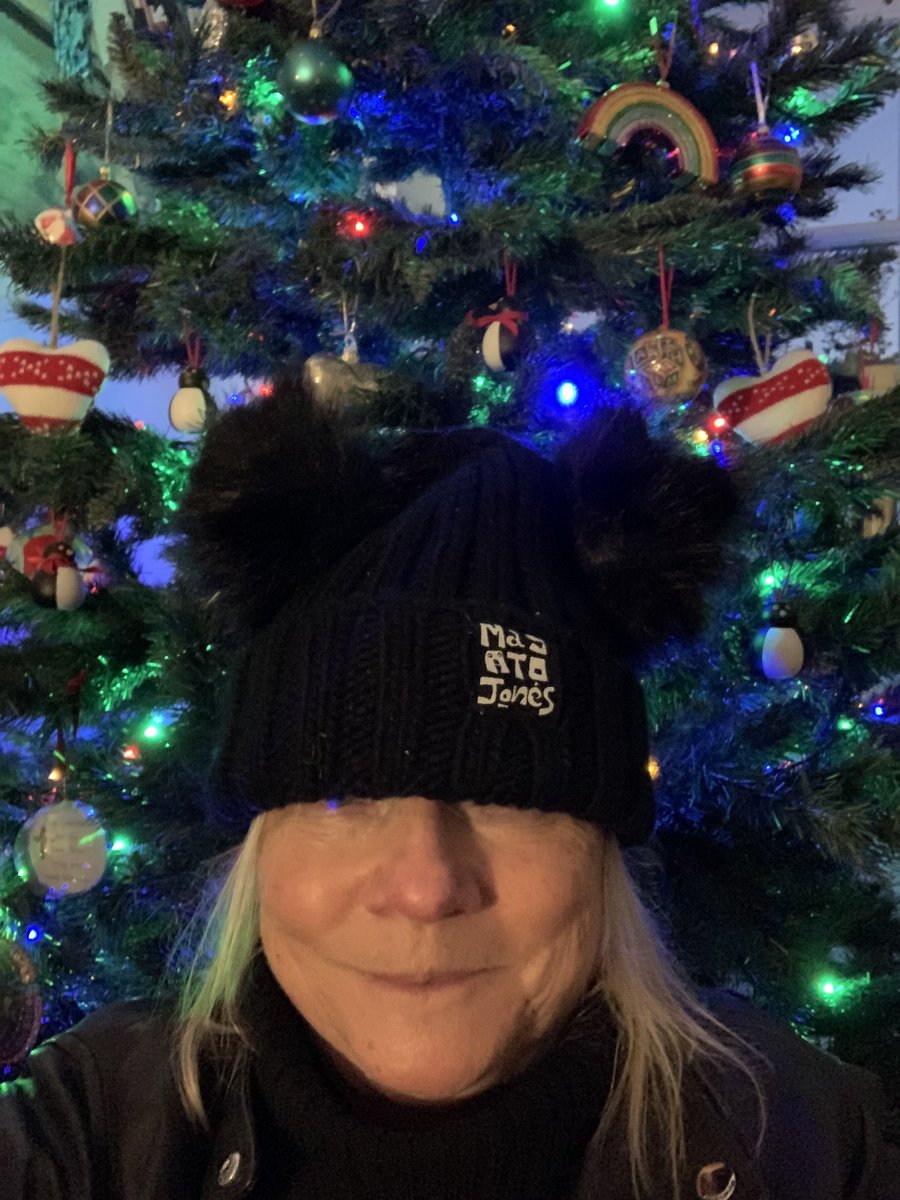 LynnParsonsUK's tweet photo. It’s that time of Year .. Bitterly Cold Brrr 🎄needed my @masato_jones #DoublePomPom Beanie today Cosy & Warm & when I bought one they sent one to a #HomelessOutreach ❤️❤️❤️🙏 https://t.co/2VbRjLP35f