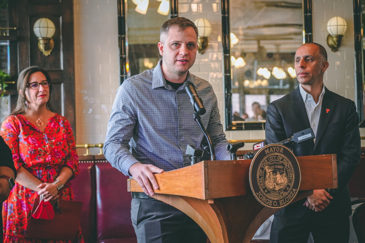 Jorge_Elorza's tweet photo. This holiday season, I want to remind residents &amp; visitors that by shopping &amp; dining here in the @CityofProv, you're supporting our local artists &amp; entrepreneurs, so be sure visit the small businesses that make us proud to be known as the Creative Capital! https://t.co/r90haKitTG https://t.co/KcUuCYRCd6